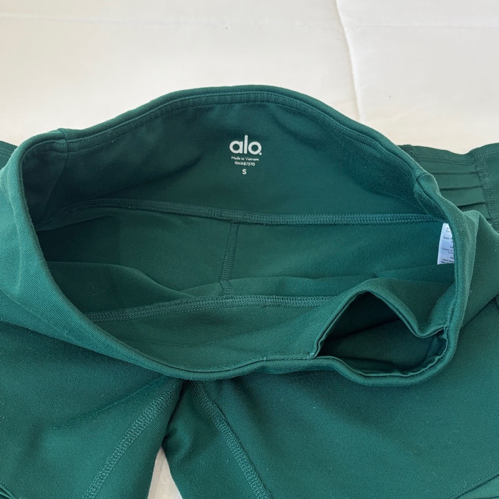 ALO Yoga Green Leggings - Picture 6 of 8